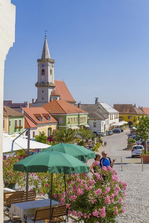 Unser Rosa Haus Fuer Sie Rust Ruang foto