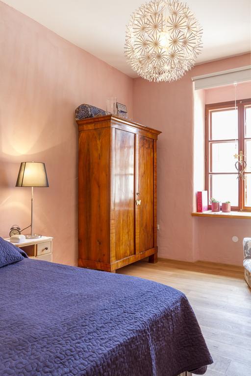 Unser Rosa Haus Fuer Sie Rust Ruang foto