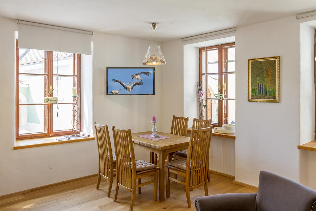 Unser Rosa Haus Fuer Sie Rust Ruang foto